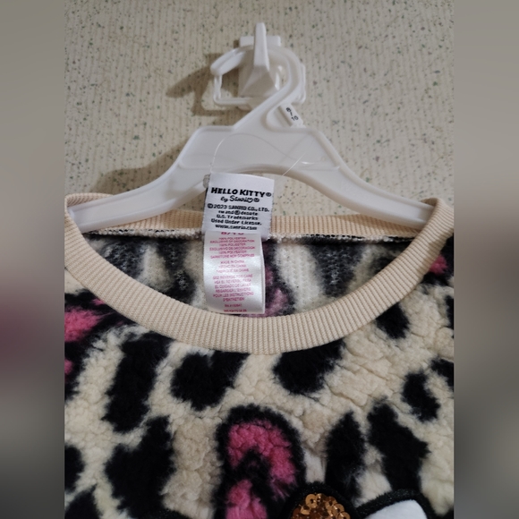 Hello Kitty Animal Print Fuzzy Sweater & Leggings Pair Kids 8 To 10 Trending - Picture 3 of 10